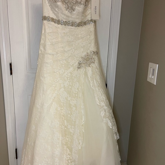 Wedding dress size 6 new with tags - Picture 6 of 15